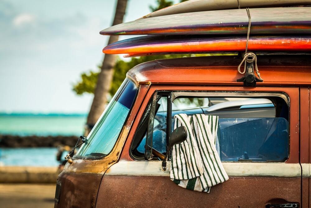 6 Maneras de llevar las tablas de surf en el coche